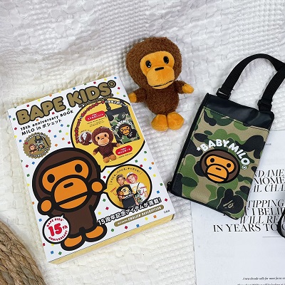 BAPE BABY MILO迷彩側背包+milo玩偶（雜誌）-上野日貨潮流代購